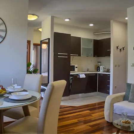 Apartment Mali Bol